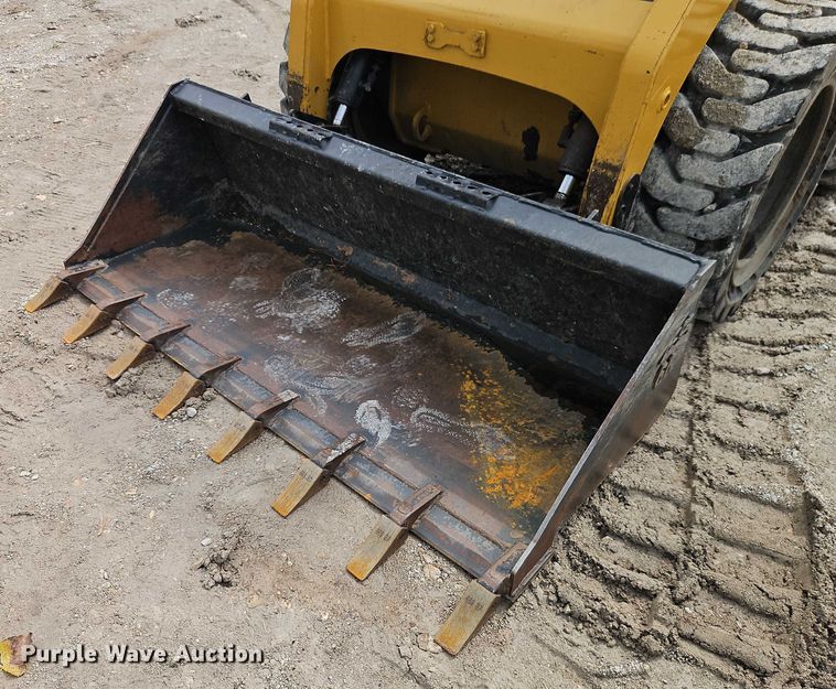 image for item EO4685 2004 Caterpillar 236 skid steer loader