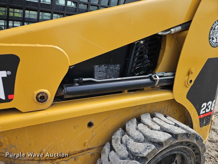 image for item EO4685 2004 Caterpillar 236 skid steer loader
