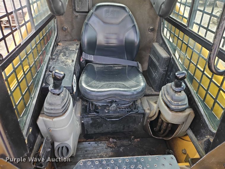 image for item EO4685 2004 Caterpillar 236 skid steer loader