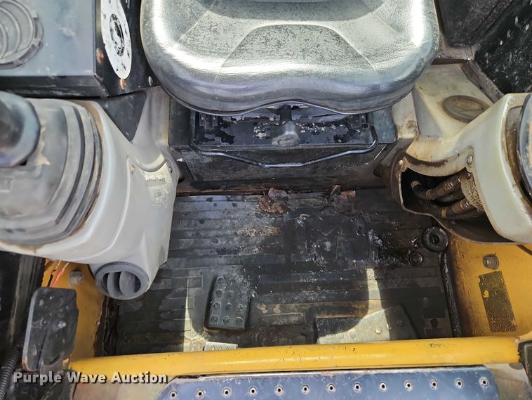 image for item EO4685 2004 Caterpillar 236 skid steer loader