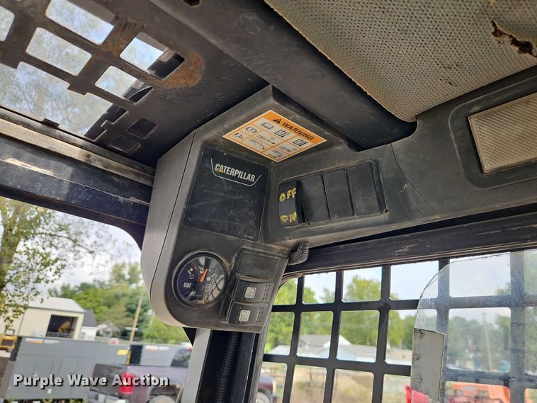 image for item EO4685 2004 Caterpillar 236 skid steer loader