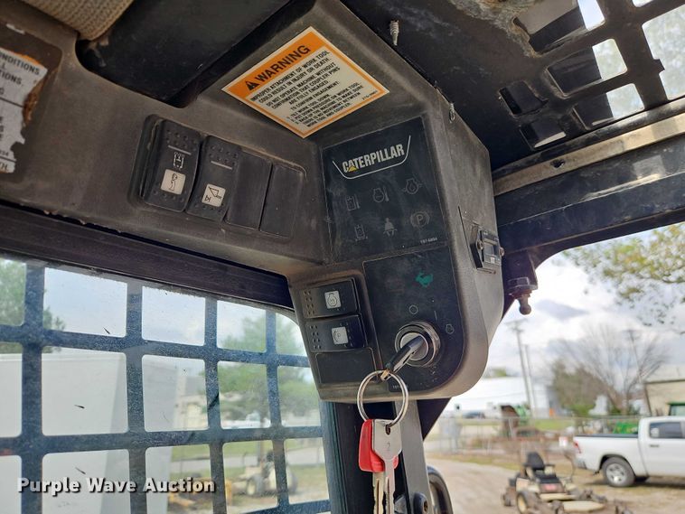 image for item EO4685 2004 Caterpillar 236 skid steer loader