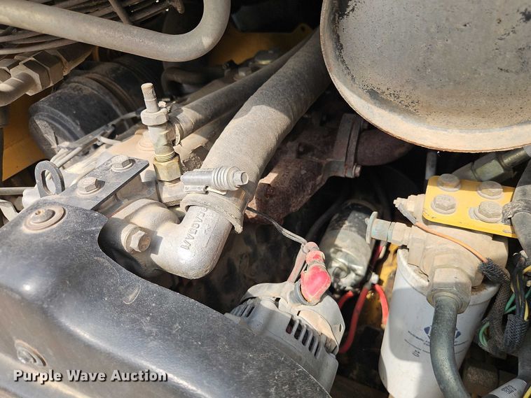 image for item EO4685 2004 Caterpillar 236 skid steer loader