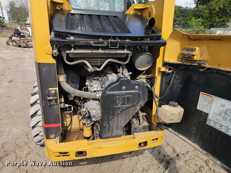 image for item EO4685 2004 Caterpillar 236 skid steer loader