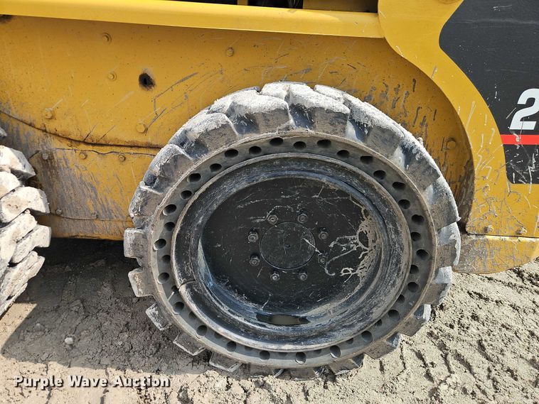 image for item EO4685 2004 Caterpillar 236 skid steer loader
