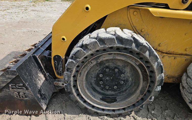 image for item EO4685 2004 Caterpillar 236 skid steer loader