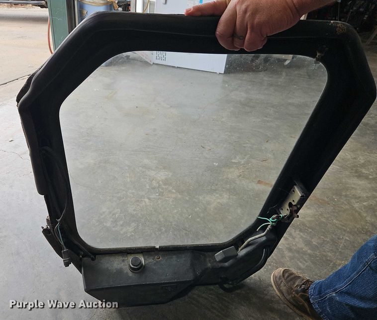 image for item EO4685 2004 Caterpillar 236 skid steer loader