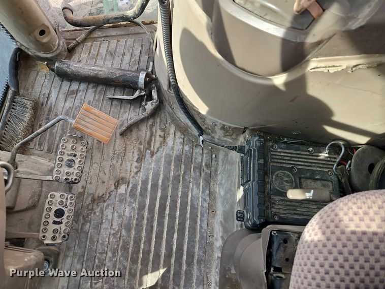 image for item EO4691 2013 John Deere 6115R MFWD tractor