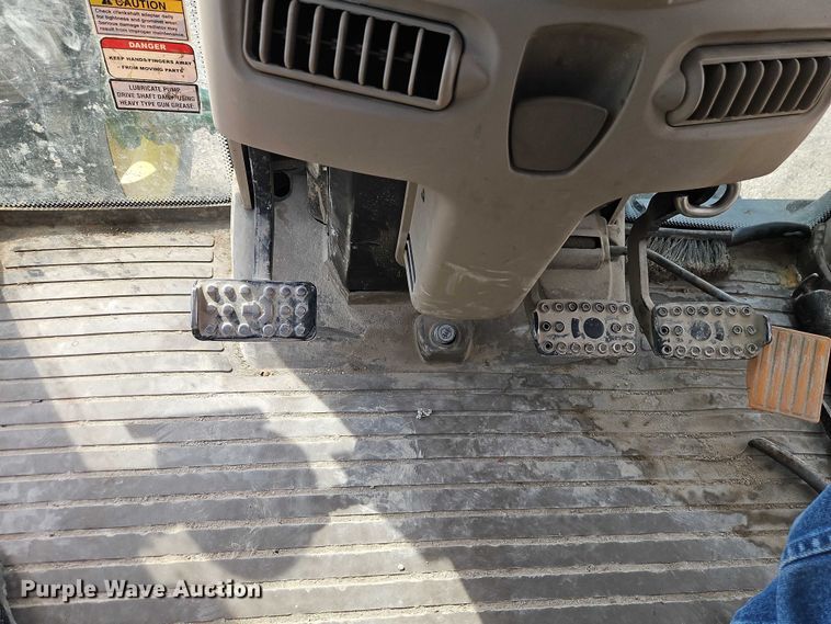 image for item EO4691 2013 John Deere 6115R MFWD tractor