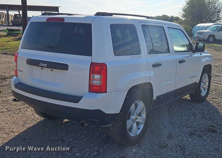 image for item EO4694 2016 Jeep Patriot SUV