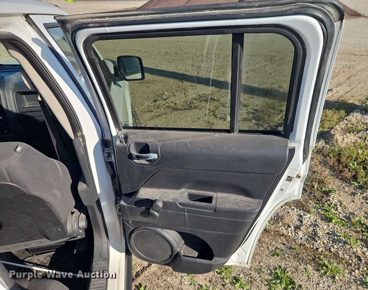 image for item EO4694 2016 Jeep Patriot SUV