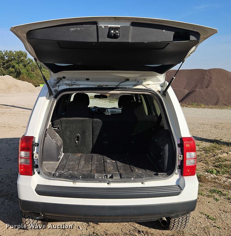 image for item EO4694 2016 Jeep Patriot SUV