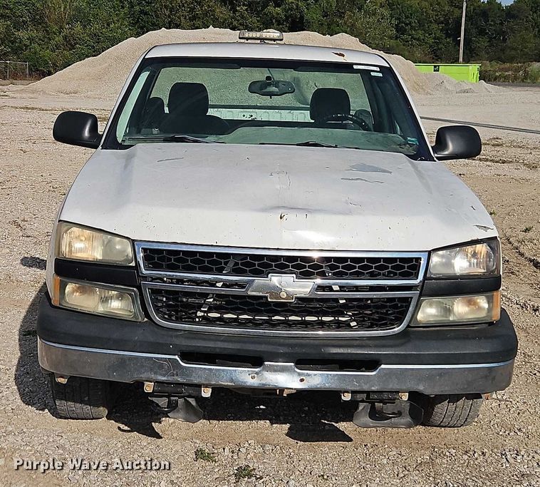image for item EO4695 2006 Chevrolet Silverado 1500 pickup truck