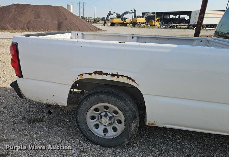 image for item EO4695 2006 Chevrolet Silverado 1500 pickup truck