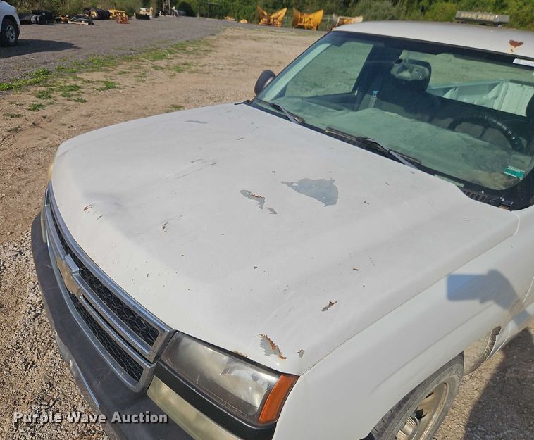 image for item EO4695 2006 Chevrolet Silverado 1500 pickup truck