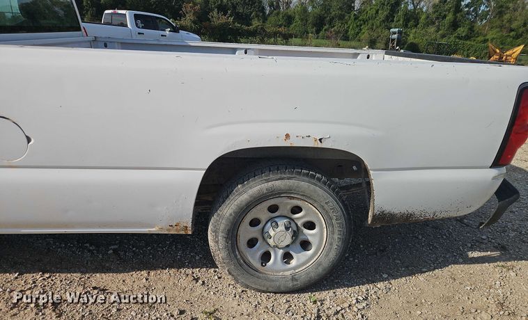 image for item EO4695 2006 Chevrolet Silverado 1500 pickup truck