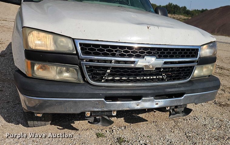 image for item EO4695 2006 Chevrolet Silverado 1500 pickup truck