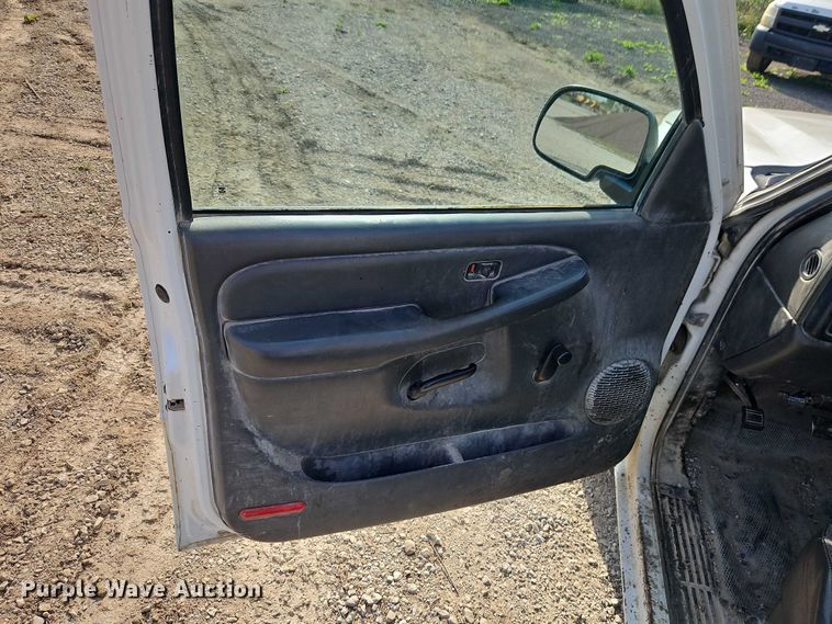 image for item EO4695 2006 Chevrolet Silverado 1500 pickup truck