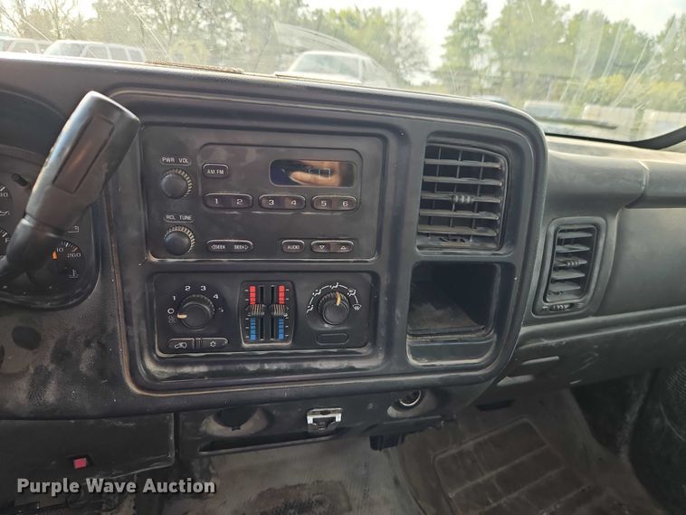 image for item EO4695 2006 Chevrolet Silverado 1500 pickup truck