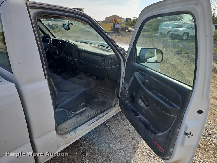 image for item EO4695 2006 Chevrolet Silverado 1500 pickup truck