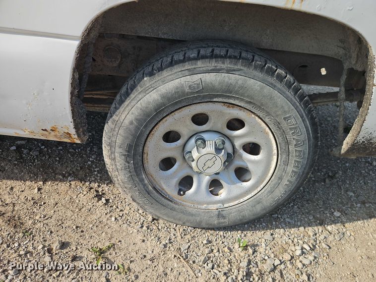 image for item EO4695 2006 Chevrolet Silverado 1500 pickup truck