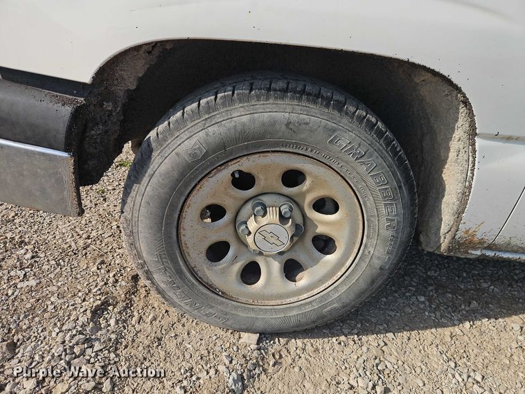image for item EO4695 2006 Chevrolet Silverado 1500 pickup truck