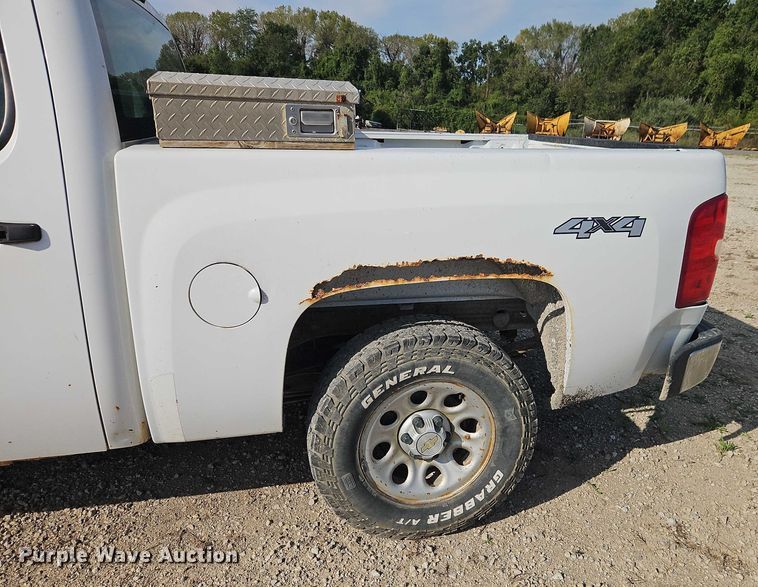 image for item EO4696 2008 Chevrolet Silverado 1500 Crew Cab pickup truck