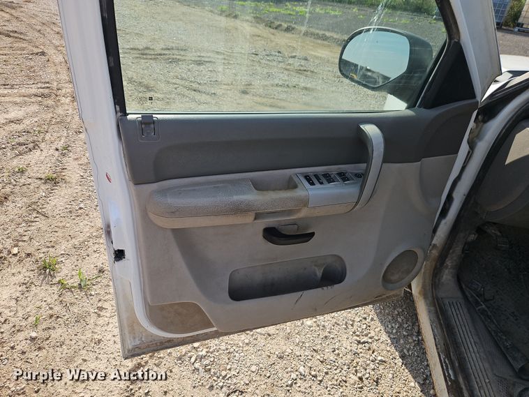 image for item EO4696 2008 Chevrolet Silverado 1500 Crew Cab pickup truck