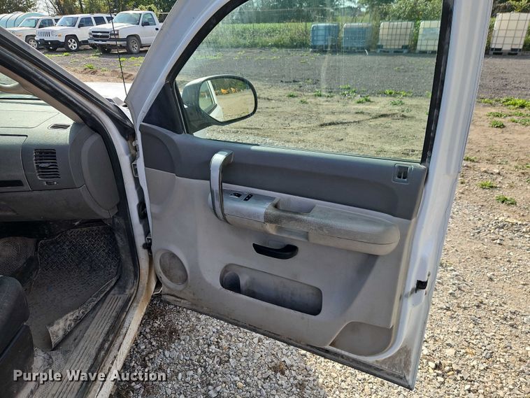 image for item EO4696 2008 Chevrolet Silverado 1500 Crew Cab pickup truck