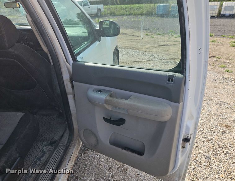 image for item EO4696 2008 Chevrolet Silverado 1500 Crew Cab pickup truck