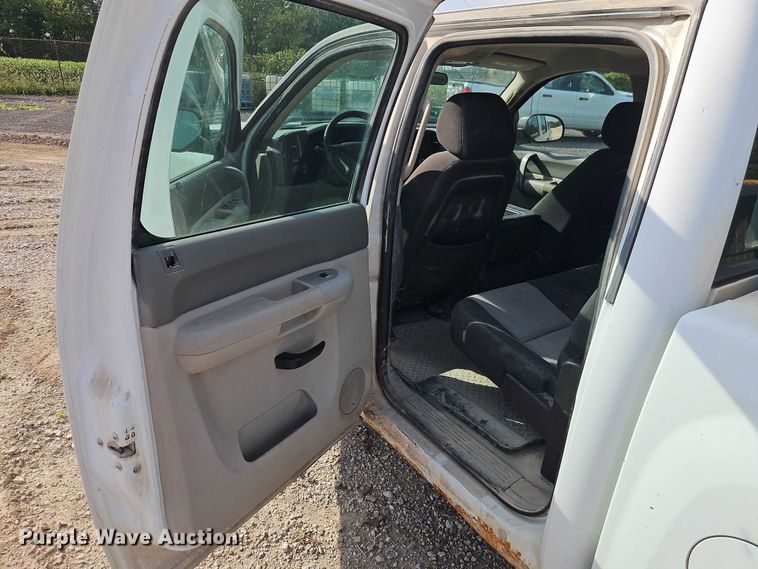 image for item EO4696 2008 Chevrolet Silverado 1500 Crew Cab pickup truck