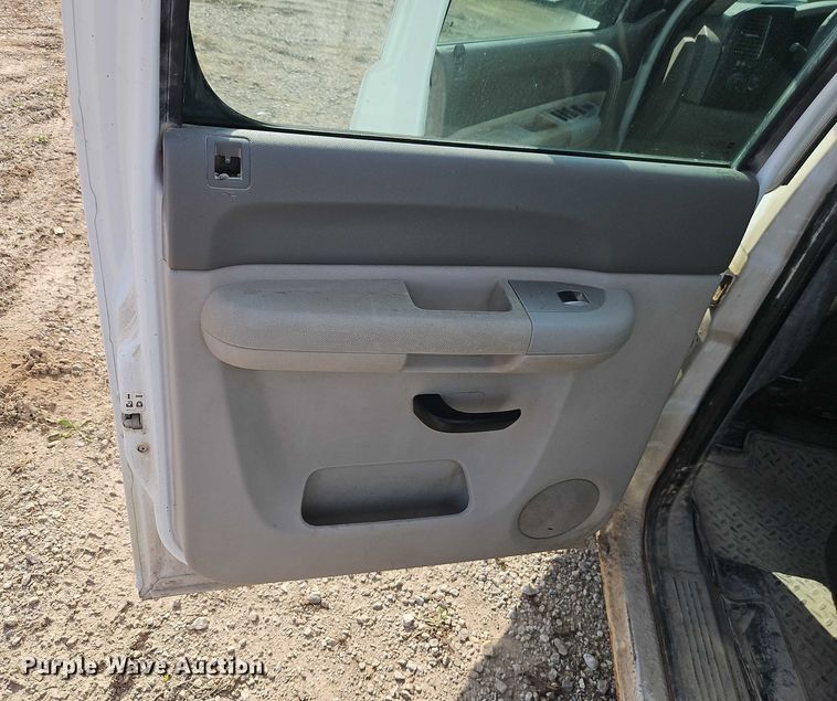 image for item EO4696 2008 Chevrolet Silverado 1500 Crew Cab pickup truck