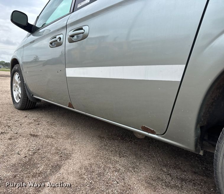 image for item EQ1002 2004 Dodge Caravan SXT van