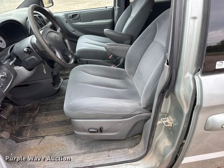 image for item EQ1002 2004 Dodge Caravan SXT van