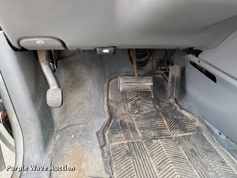 image for item EQ1002 2004 Dodge Caravan SXT van