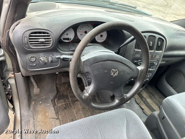 image for item EQ1002 2004 Dodge Caravan SXT van