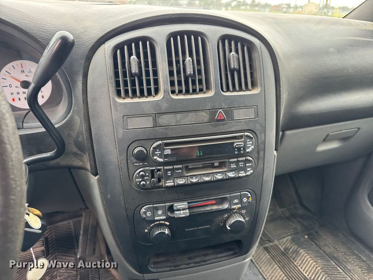 image for item EQ1002 2004 Dodge Caravan SXT van