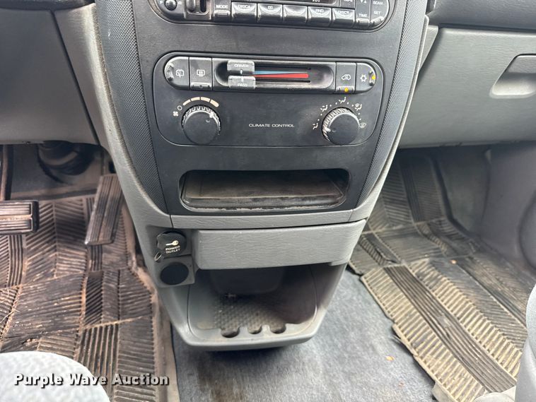 image for item EQ1002 2004 Dodge Caravan SXT van