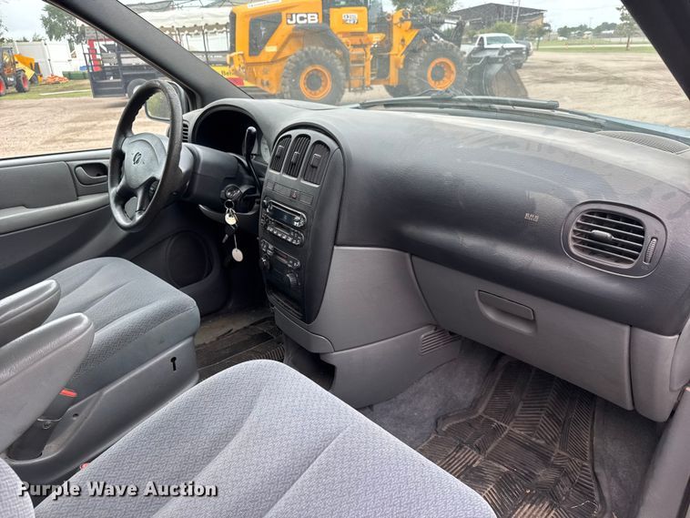 image for item EQ1002 2004 Dodge Caravan SXT van