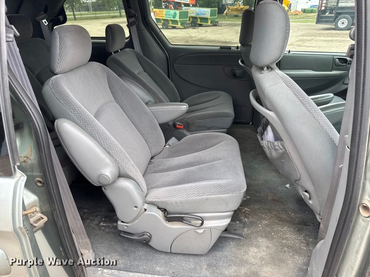 image for item EQ1002 2004 Dodge Caravan SXT van