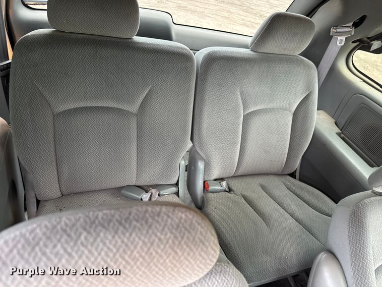 image for item EQ1002 2004 Dodge Caravan SXT van