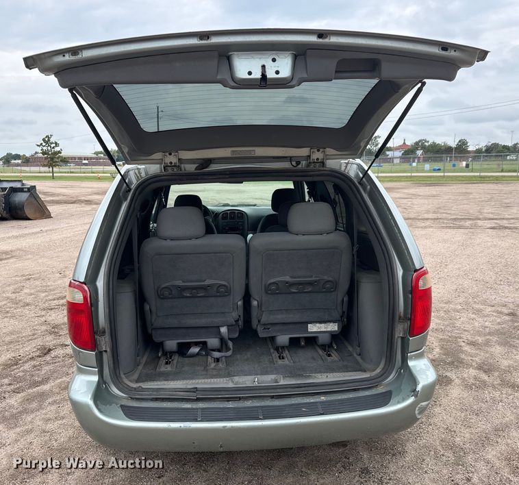 image for item EQ1002 2004 Dodge Caravan SXT van