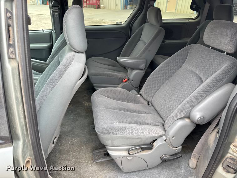 image for item EQ1002 2004 Dodge Caravan SXT van