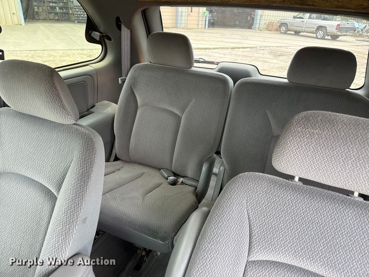 image for item EQ1002 2004 Dodge Caravan SXT van