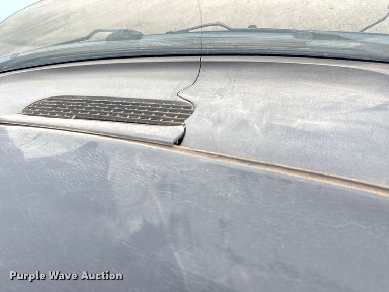 image for item EQ1002 2004 Dodge Caravan SXT van