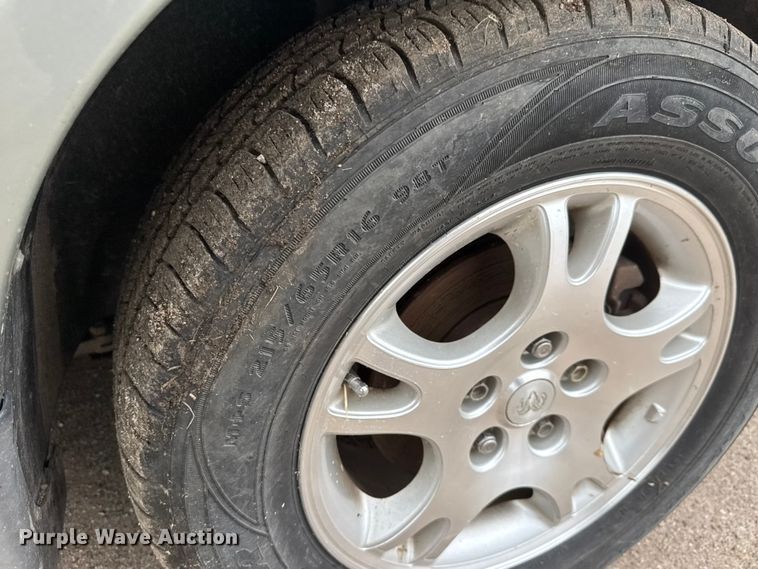 image for item EQ1002 2004 Dodge Caravan SXT van