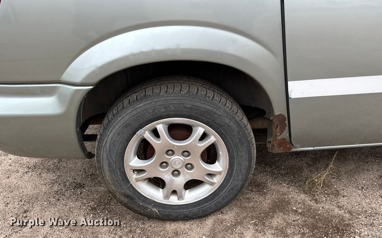 image for item EQ1002 2004 Dodge Caravan SXT van