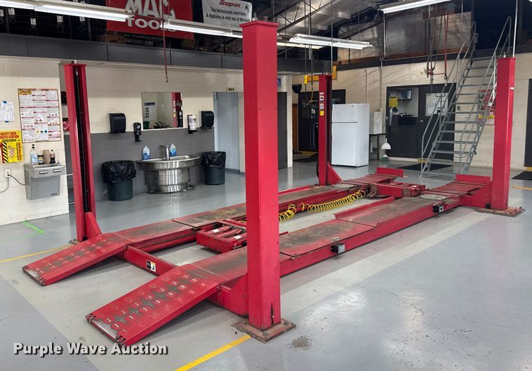 image for item ER2473 Hunter Engineering four post automotive lift