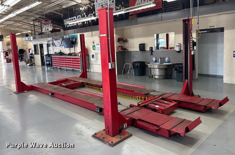 image for item ER2473 Hunter Engineering four post automotive lift