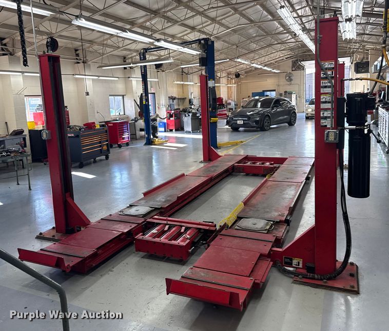 image for item ER2473 Hunter Engineering four post automotive lift